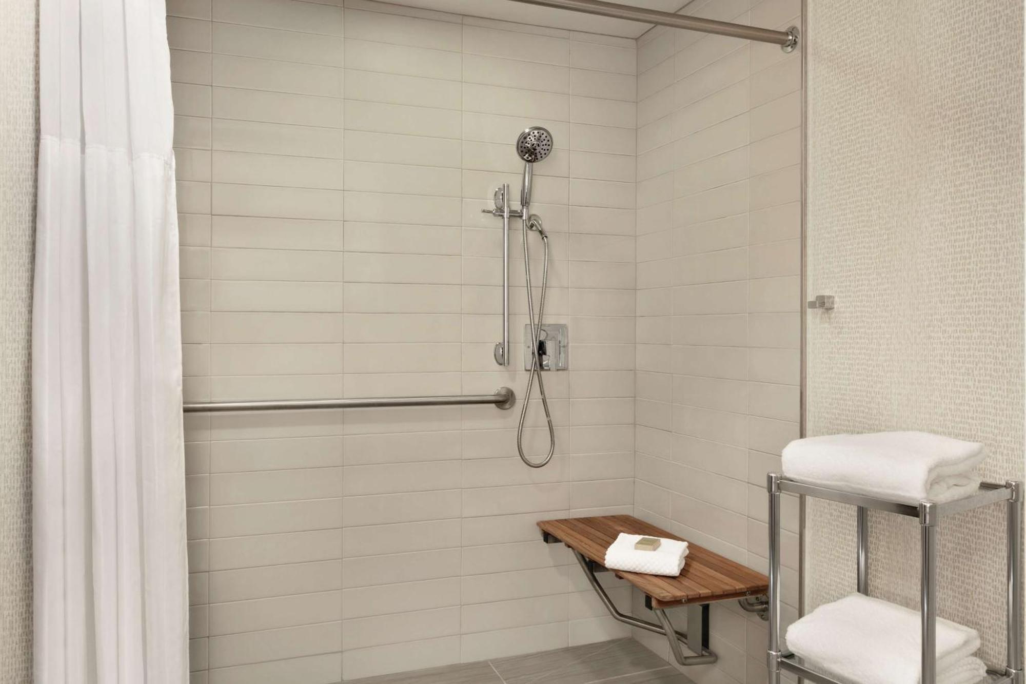 Doubletree By Hilton Atlanta Northeast/Northlake Tucker Exteriör bild