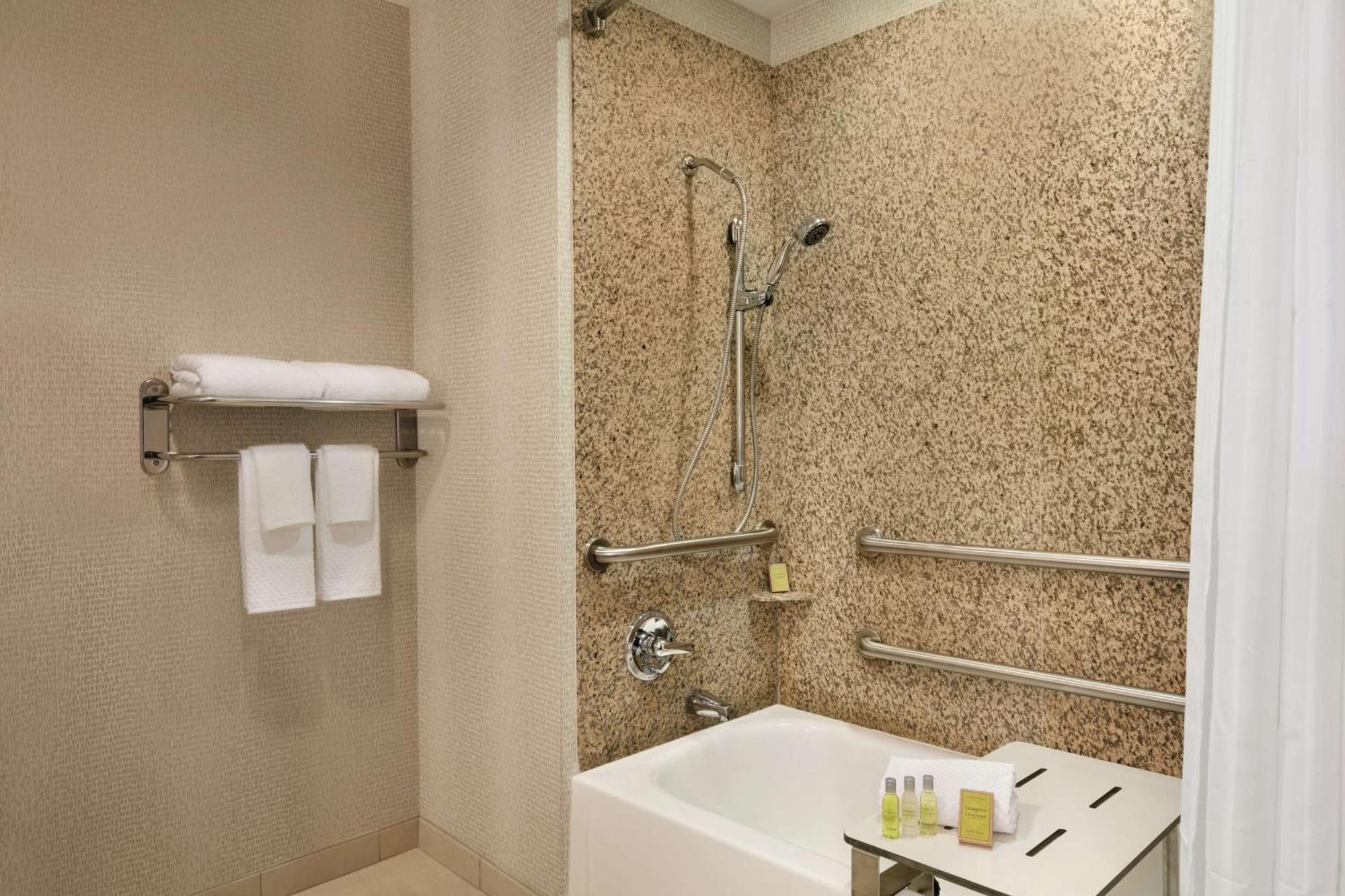 Doubletree By Hilton Atlanta Northeast/Northlake Tucker Exteriör bild