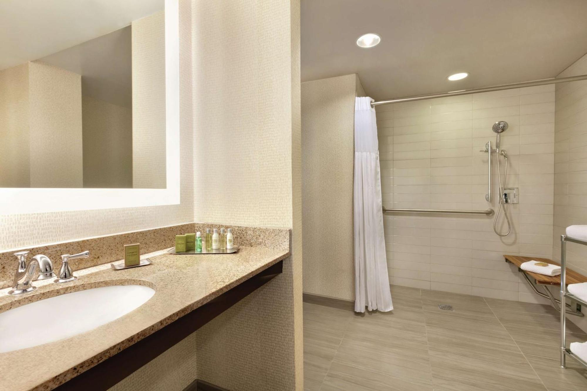 Doubletree By Hilton Atlanta Northeast/Northlake Tucker Exteriör bild